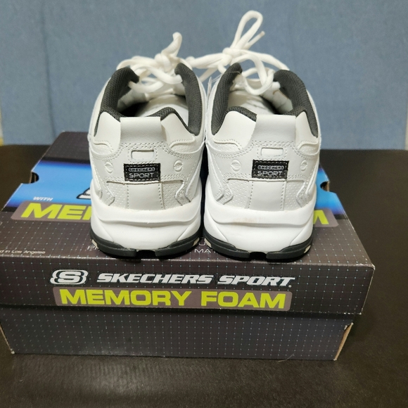 Sketchers Sport memory foam shoes. Size 8.5 - Picture 3 of 4